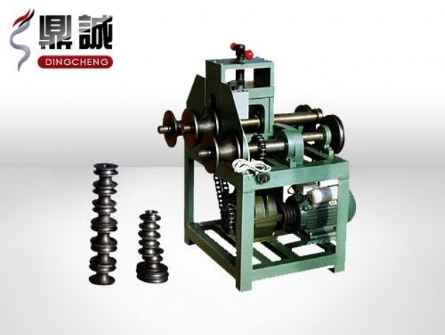 點擊查看詳細信息<br>標題：立式多功能滾動式彎管機 閱讀次數：5286